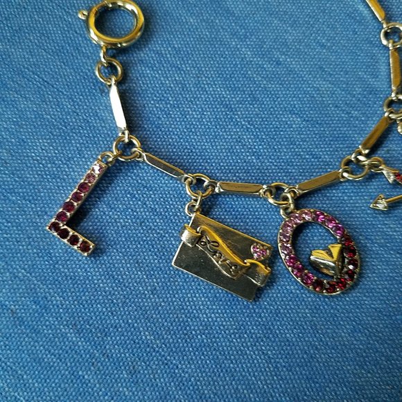💌❤️Betsey Johnson "LOVE" Bracelet - NWOT❤️💌 - Picture 3 of 11
